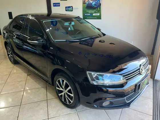 VOLKSWAGEN JETTA 2.0 COMFORTLINE FLEX 4P TIPTRONIC
