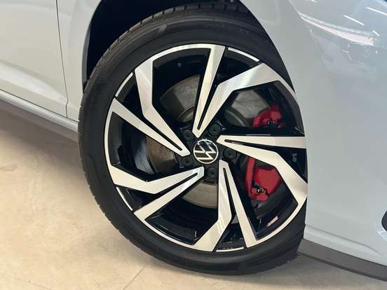 VOLKSWAGEN-JETTA-2025