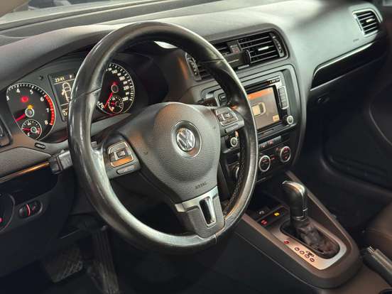 VOLKSWAGEN-JETTA-2.0 COMFORTLINE FLEX 4P TIPTRONIC VOLKSWAGEN-JETTA-2014