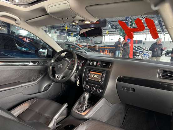 VOLKSWAGEN-JETTA-2014