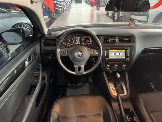 VOLKSWAGEN-JETTA-2014