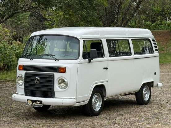 VOLKSWAGEN-KOMBI-2013