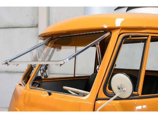 VOLKSWAGEN-KOMBI-1973