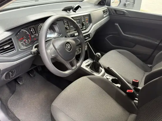 VOLKSWAGEN-POLO-2019