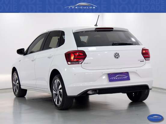 VOLKSWAGEN-POLO-2018