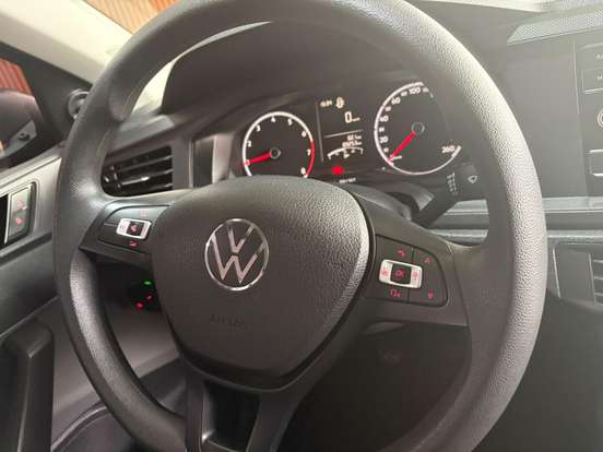 VOLKSWAGEN-POLO-2023