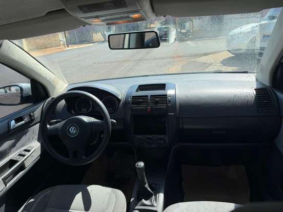 VOLKSWAGEN-POLO SEDAN-2012