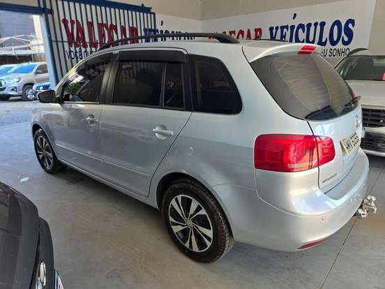 VOLKSWAGEN-SPACEFOX-2010