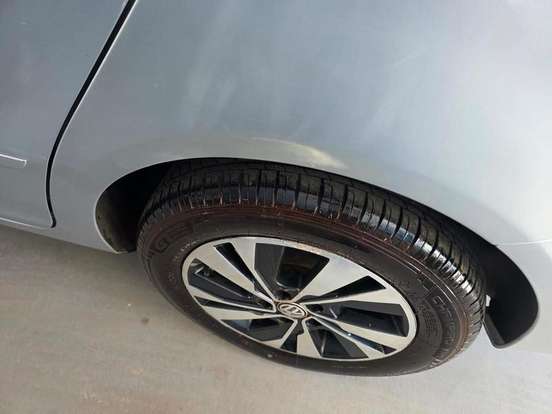 VOLKSWAGEN-SPACEFOX-2010
