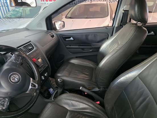 VOLKSWAGEN-SPACEFOX-2010