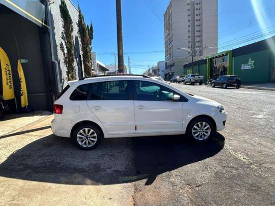 VOLKSWAGEN-SPACEFOX-2012