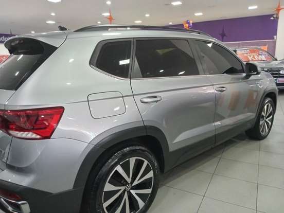 VOLKSWAGEN-TAOS-2025