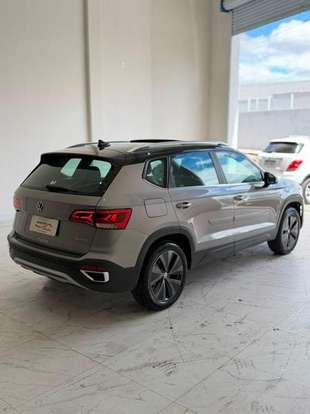 VOLKSWAGEN-TAOS-2021
