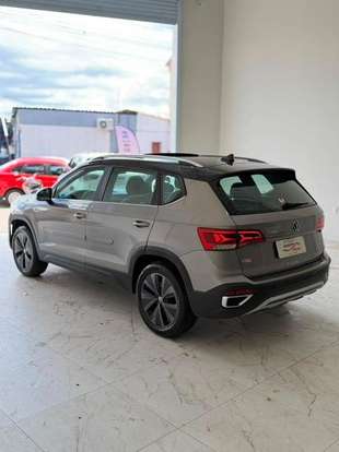 VOLKSWAGEN-TAOS-2021