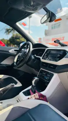 VOLKSWAGEN-T-CROSS-2019