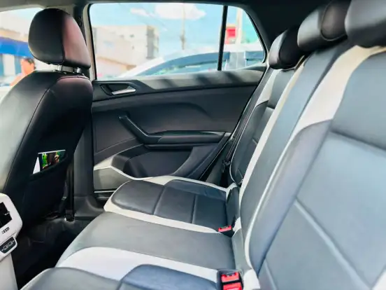 VOLKSWAGEN-T-CROSS-2019