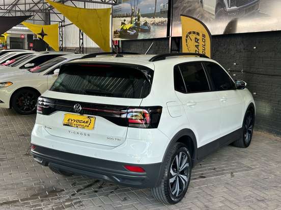 VOLKSWAGEN-T-CROSS-1.0 200 TSI TOTAL FLEX AUTOMÁTICO VOLKSWAGEN-T-CROSS-2022