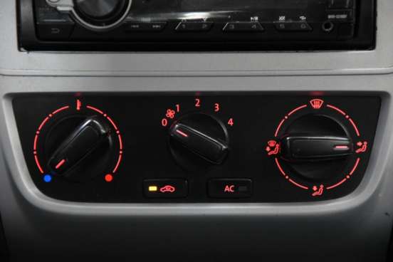 VOLKSWAGEN-VOYAGE-2015