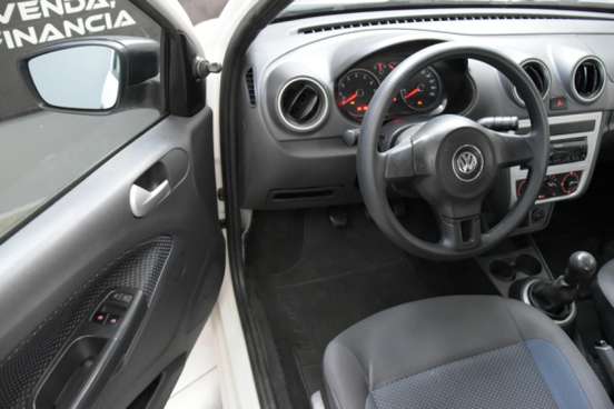 VOLKSWAGEN-VOYAGE-2015
