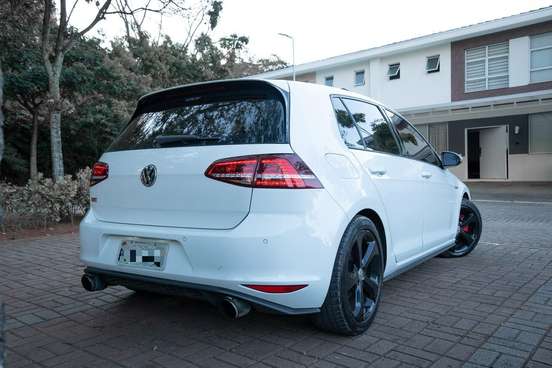 VOLKSWAGEN-GOLF-2015