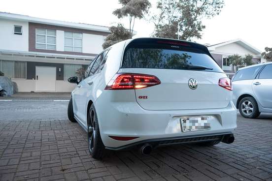 VOLKSWAGEN-GOLF-2015