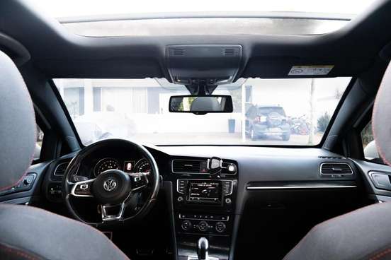 VOLKSWAGEN-GOLF-2015