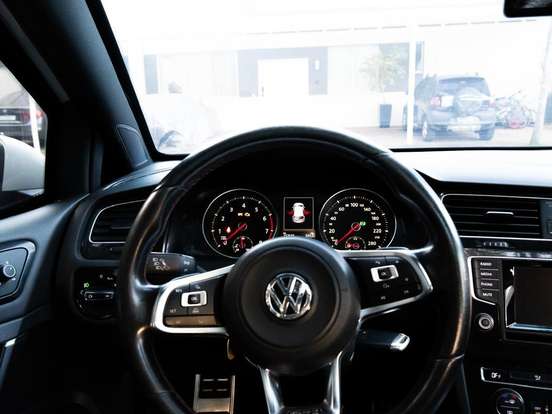 VOLKSWAGEN-GOLF-2.0 TSI GTI 16V TURBO GASOLINA 4P AUTOMÁTICO VOLKSWAGEN-GOLF-2015