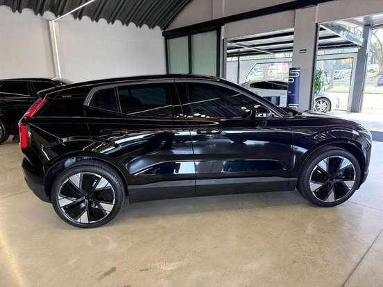 VOLVO-EX30-2024