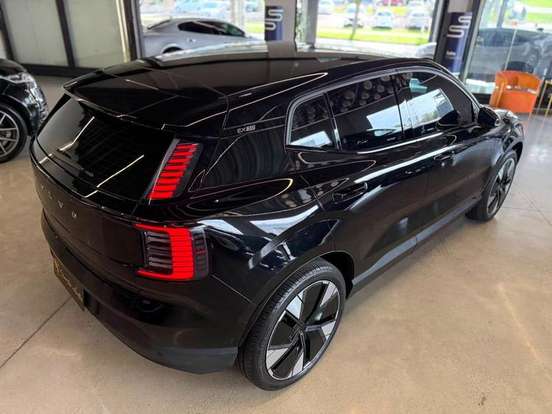 VOLVO-EX30-2024