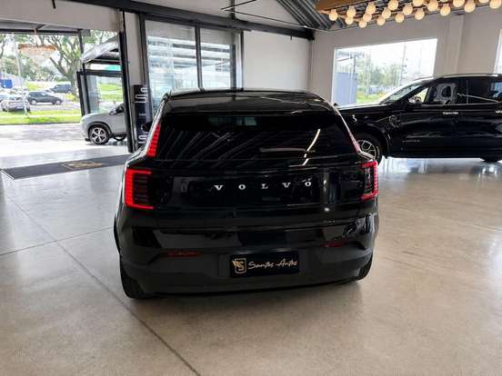 VOLVO-EX30-2024