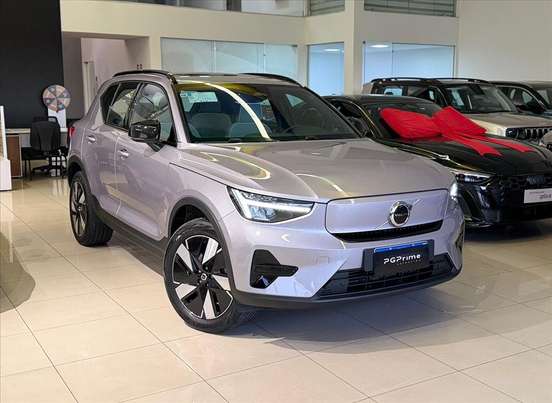 VOLVO-EX40-2025