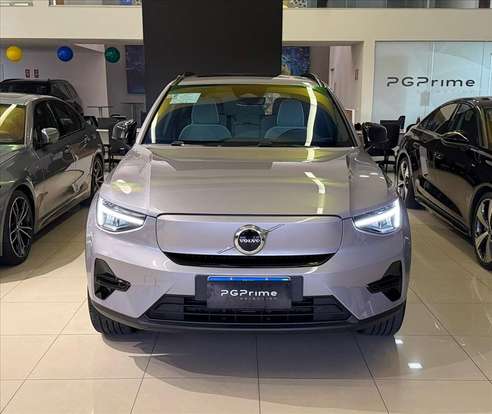 VOLVO-EX40-2025