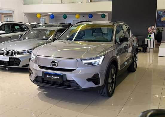 VOLVO-EX40-2025