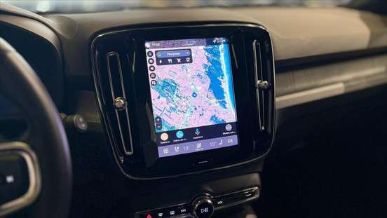 VOLVO-EX40-2025