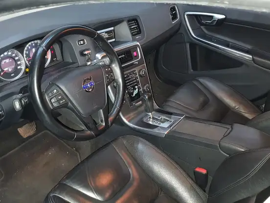 VOLVO-S60-2.0 T5 DYNAMIC GASOLINA 4P AUTOMÁTICO VOLVO-S60-2011