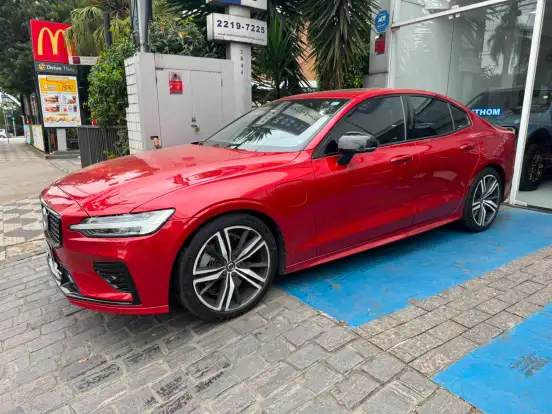 VOLVO-S60-2.0 T8 R-DESIGN HÍBRIDO 4P AUTOMÁTICO VOLVO-S60-2019