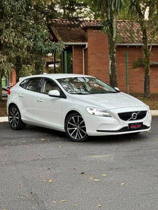 VOLVO V40 2.0 T4 MOMENTUM GASOLINA 4P AUTOMÁTICO