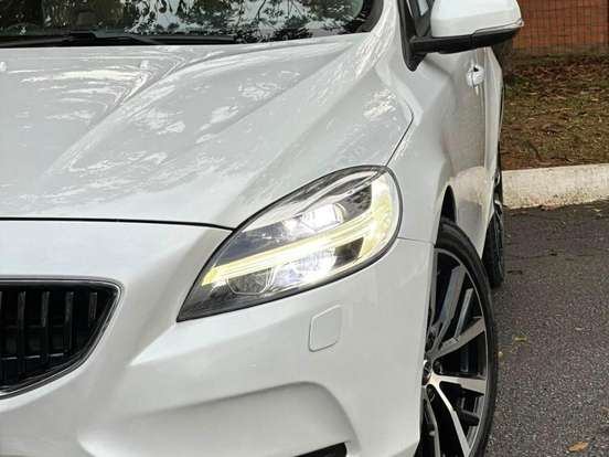 VOLVO-V40-2.0 T4 MOMENTUM GASOLINA 4P AUTOMÁTICO VOLVO-V40-2017