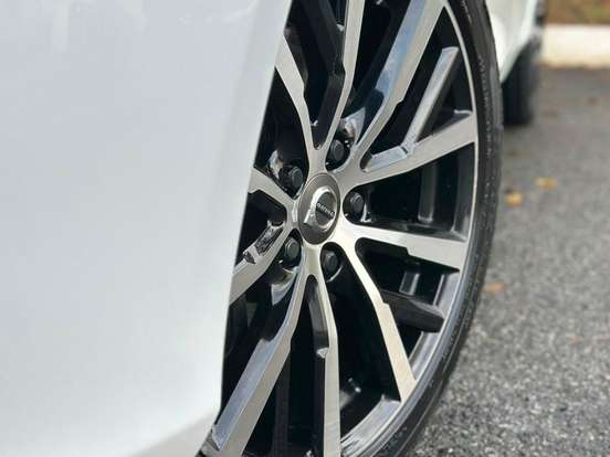 VOLVO-V40-2.0 T4 MOMENTUM GASOLINA 4P AUTOMÁTICO VOLVO-V40-2017