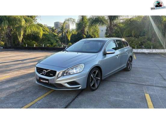 VOLVO-V60-2.0 T5 R DESIGN COMFORT 16V TURBO GASOLINA 4P AUTOMATIZADO VOLVO-V60-2013