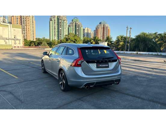 VOLVO-V60-2.0 T5 R DESIGN COMFORT 16V TURBO GASOLINA 4P AUTOMATIZADO VOLVO-V60-2013