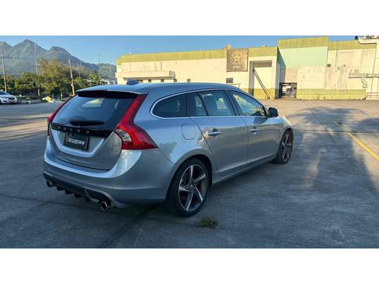 VOLVO-V60-2.0 T5 R DESIGN COMFORT 16V TURBO GASOLINA 4P AUTOMATIZADO VOLVO-V60-2013