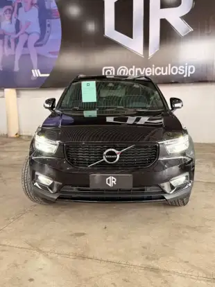 VOLVO-XC40-2020