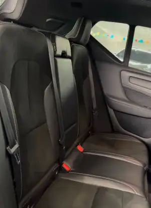 VOLVO-XC40-2020