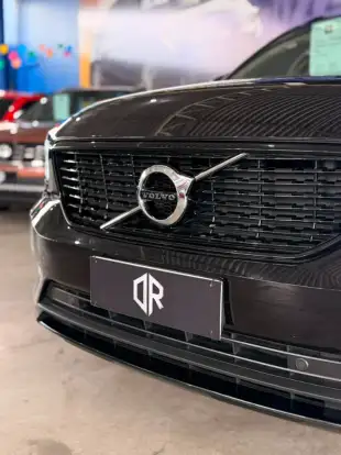 VOLVO-XC40-2020
