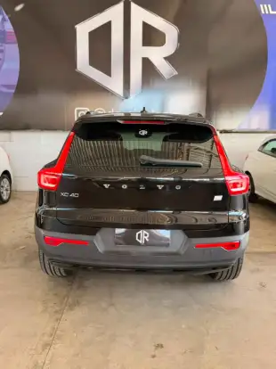 VOLVO-XC40-2020