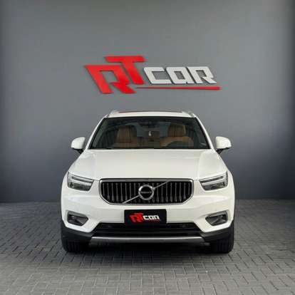 VOLVO-XC40-2021