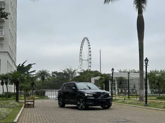 VOLVO-XC40-2020