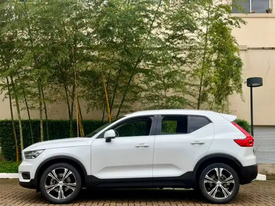 VOLVO-XC40-2019