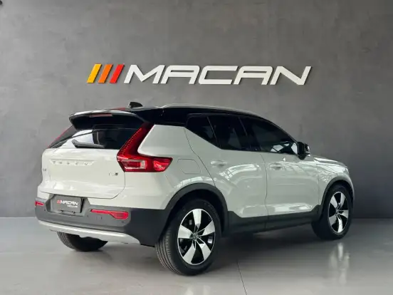 VOLVO-XC40-2018